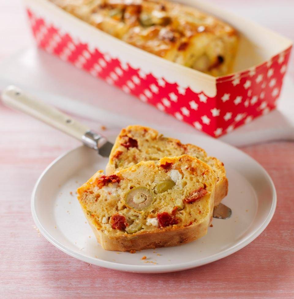 Pastel de tomates secos, aceitunas y queso feta - Receta Companion | Moulinex