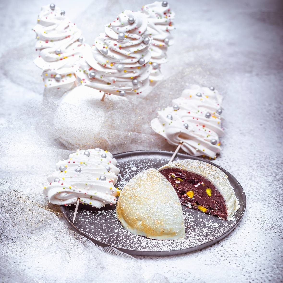 Piruletas de árboles de navidad de merengue y cúpulas de chocolate - Receta Companion | Moulinex