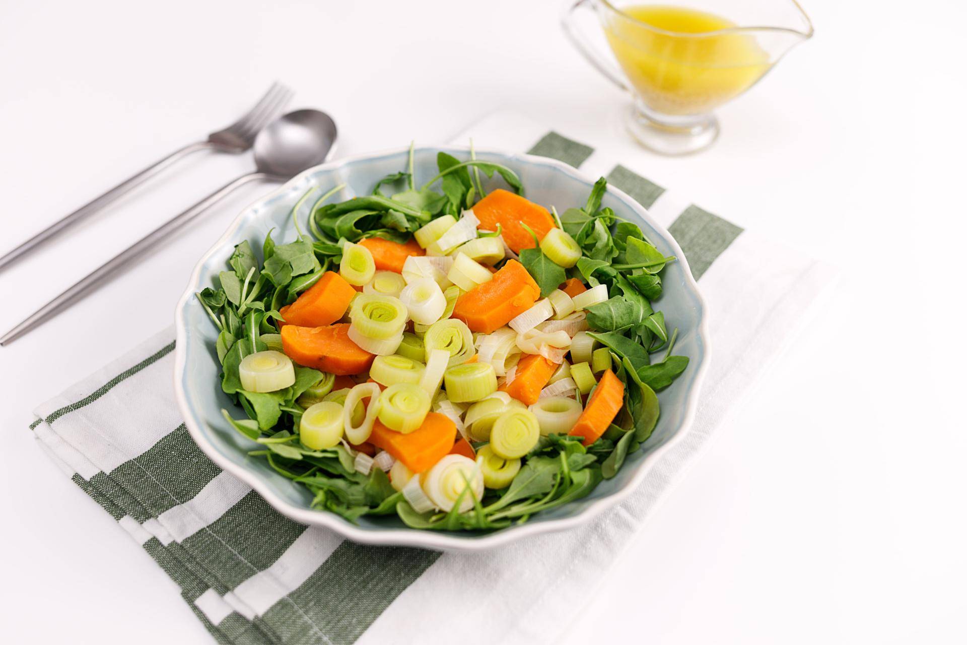Ensalada templada de puerros, batata y rúcula - Receta Click&Cook | Moulinex
